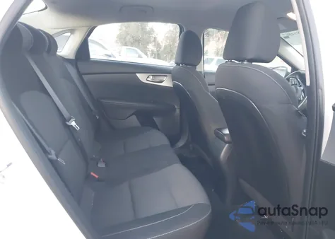 2022 Kia Forte Fe z USA, uszkodzony, nr VIN 3KPF24AD8NE447803